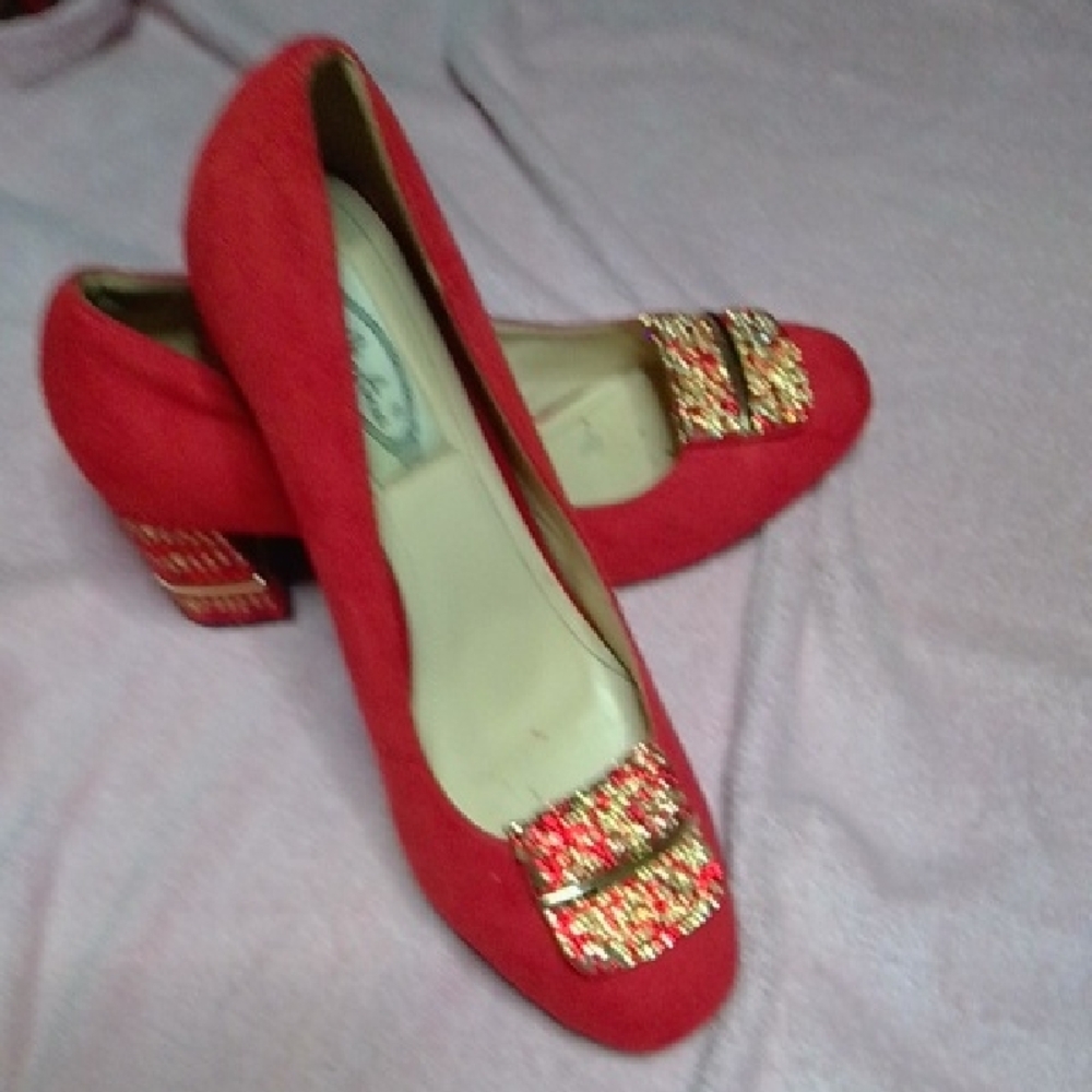 Elegant Red Women's Heels with Gold Accents